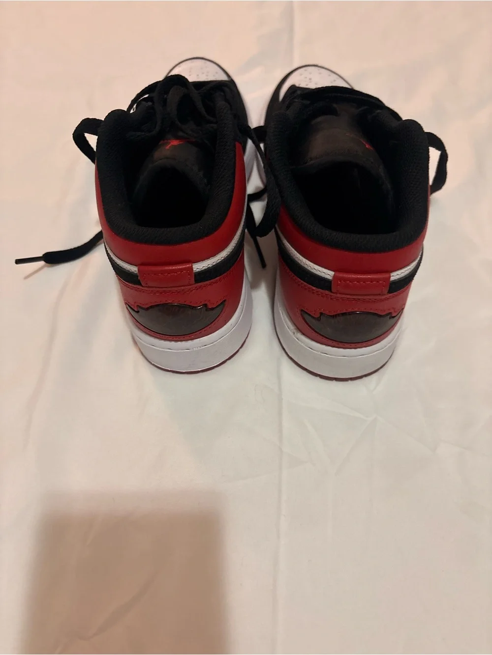 Jordan Kids Low-Top Sneakers in White/Black/Red